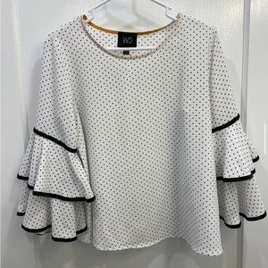 W5 womens medium polka dot ruffle sleeve shirt